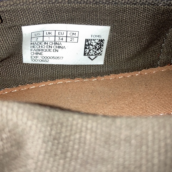 2 for $15 TOMS Shoes 2.0 Classic Alpargata Slip-On Big Kids Size 2Y Unisex - Picture 10 of 11